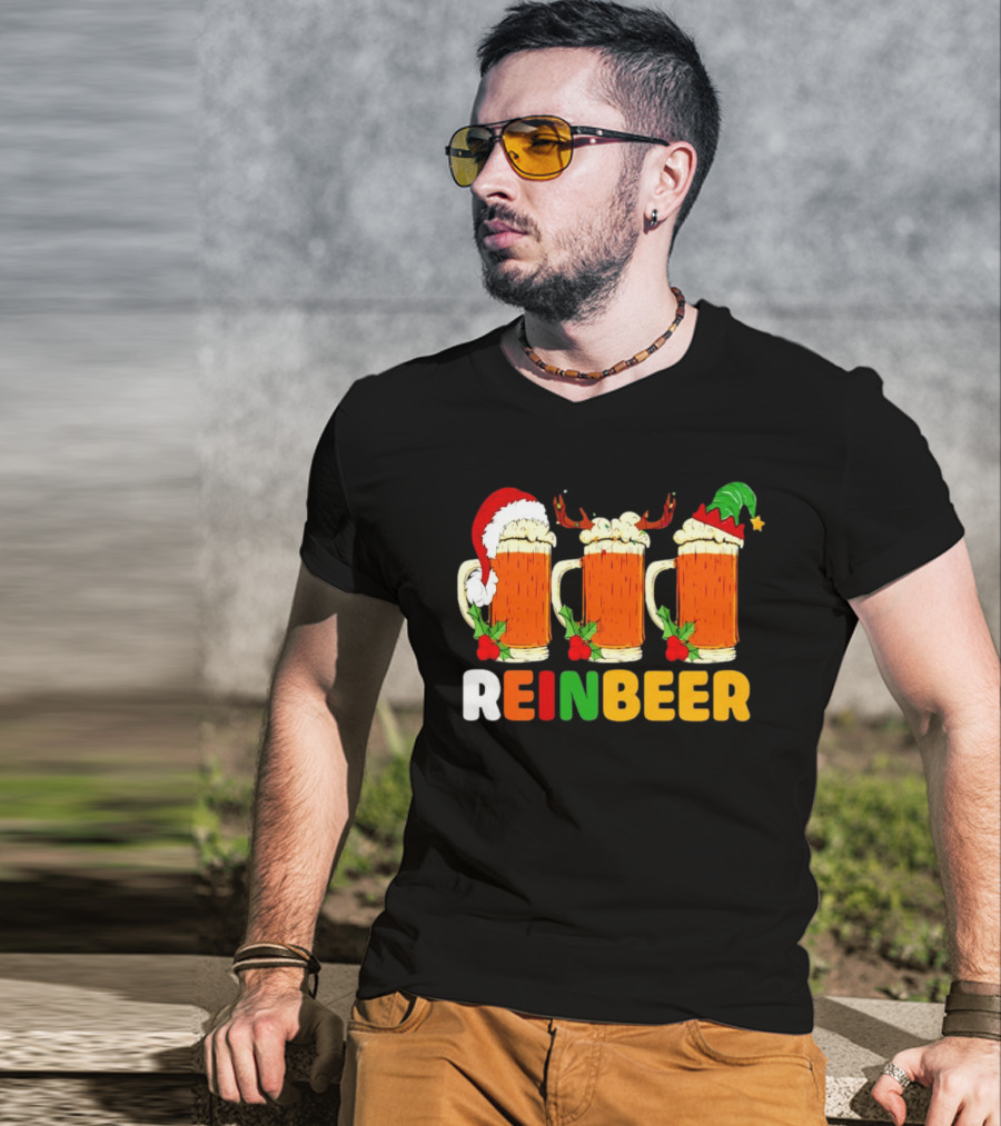 Reinbeer Merry Christmas Funny Beer Mugs With Santa And Elf Hats And Reindeer Antlers T-Shirt