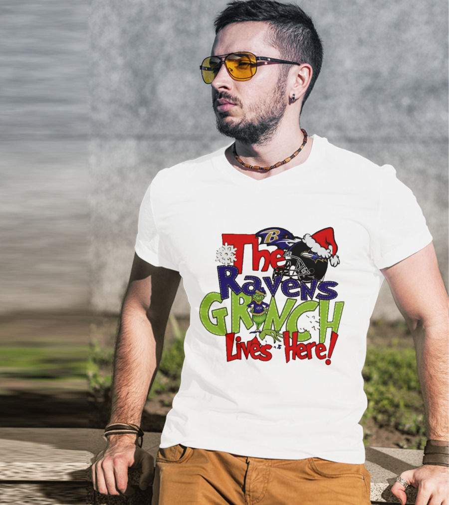 The Ravens Grinch Lives Here Christmas Ravens Logo Santa Hat T-Shirt