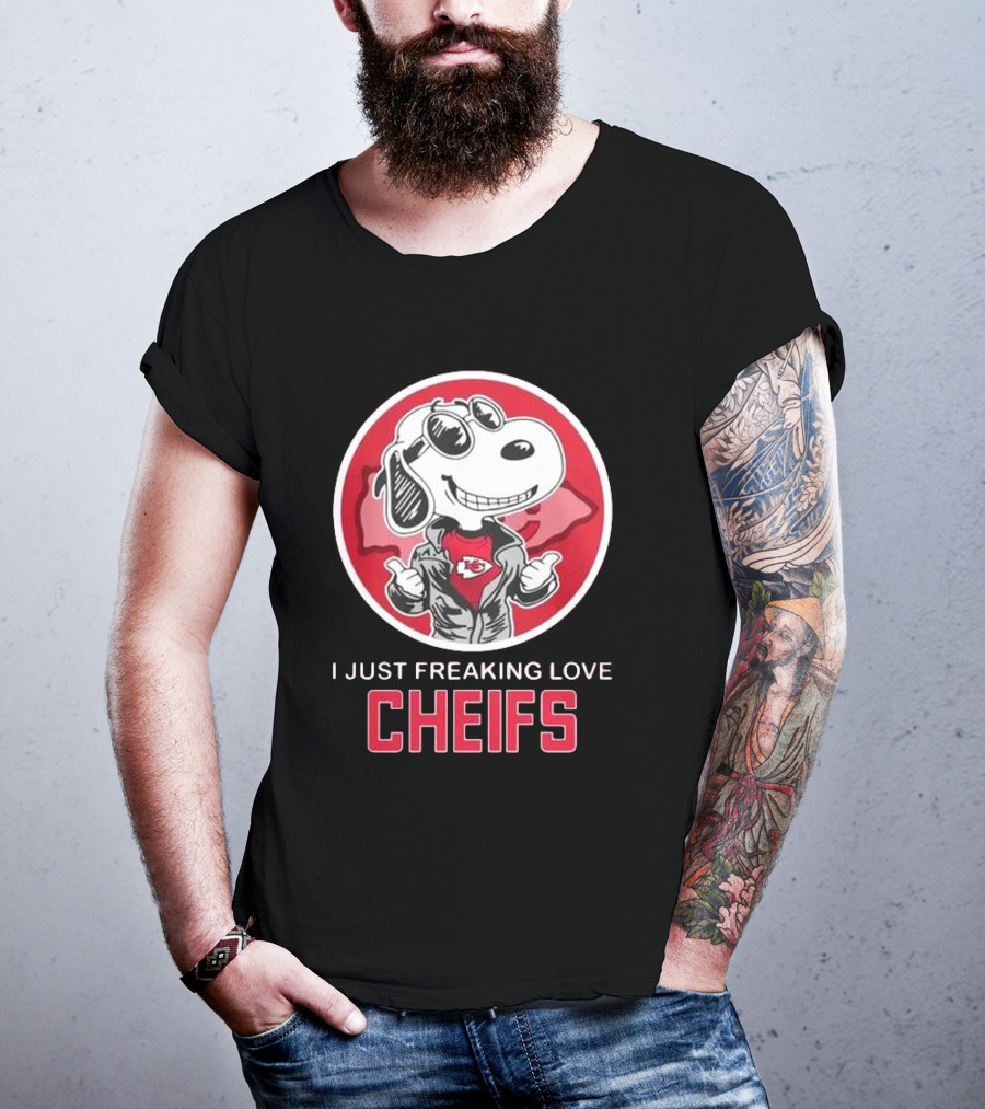 Kansas City Chiefs Snoopy I Just Freaking Love Chiefs T-Shirt
