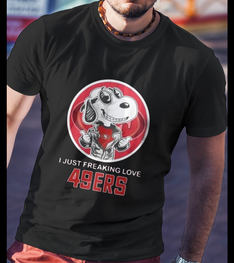 San Francisco 49ers Snoopy I Just Freaking Love 49ers T-Shirt