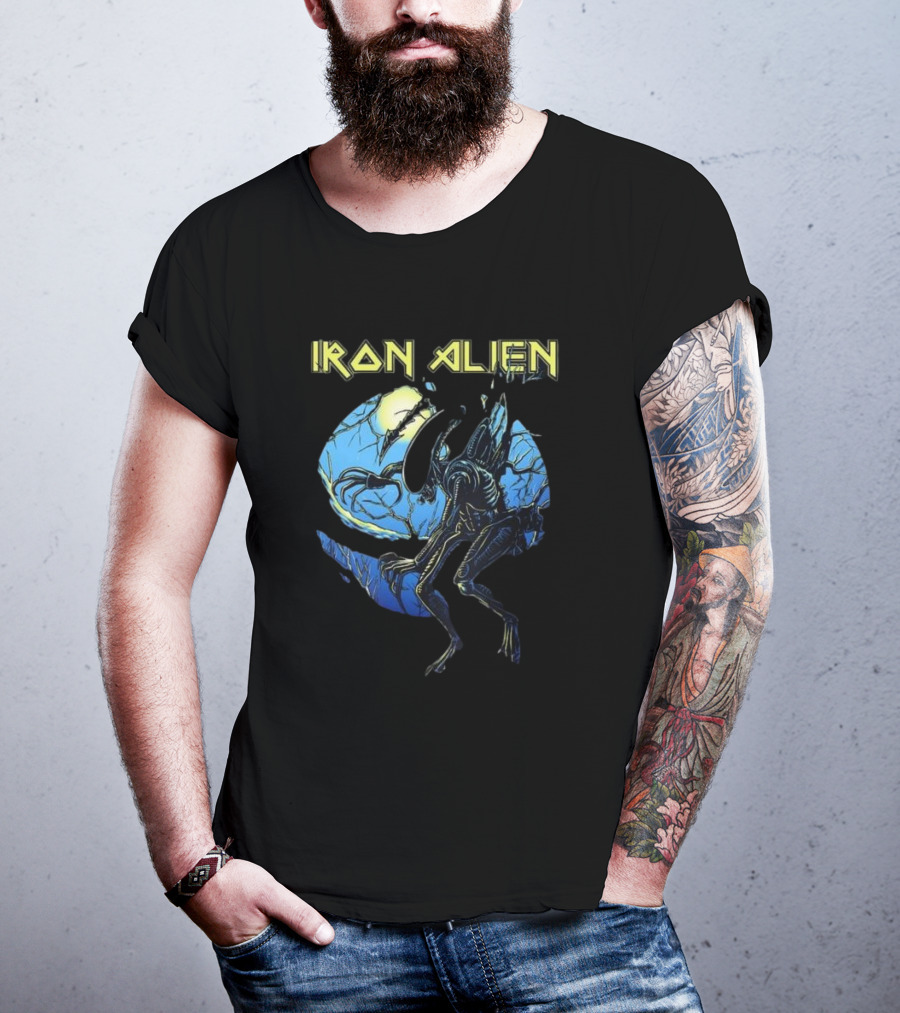 Iron Alien Xenomorph Moonlight Scene T-Shirt