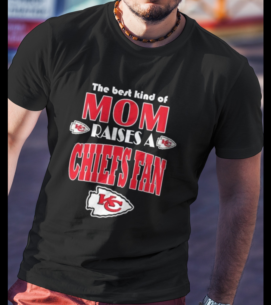 The Best Kind Of Mom Raises A Chiefs Fan Kansas City Chiefs T-Shirt