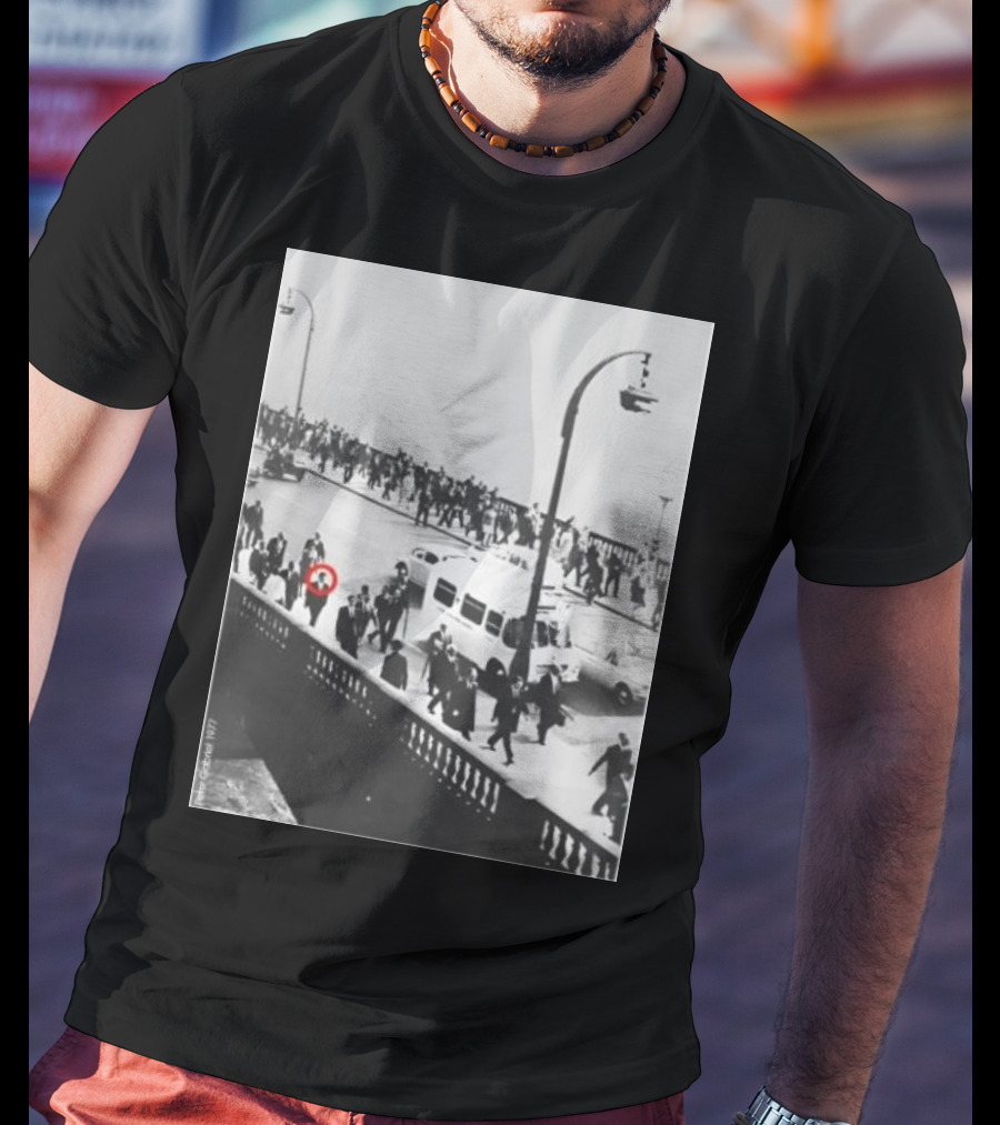 Peter Gabriel In 1977 Urban Crowd With Red Circle Highlight T-Shirt