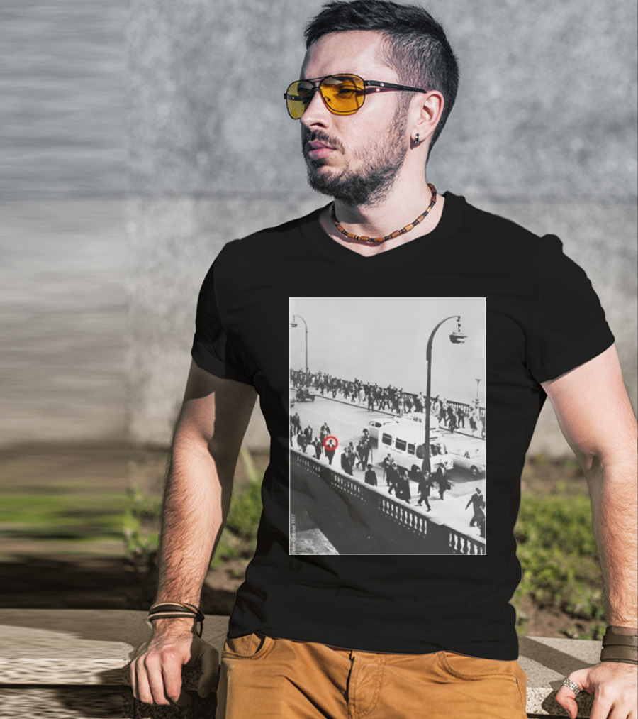 Peter Gabriel In 1977 Urban Crowd With Red Circle Highlight T-Shirt