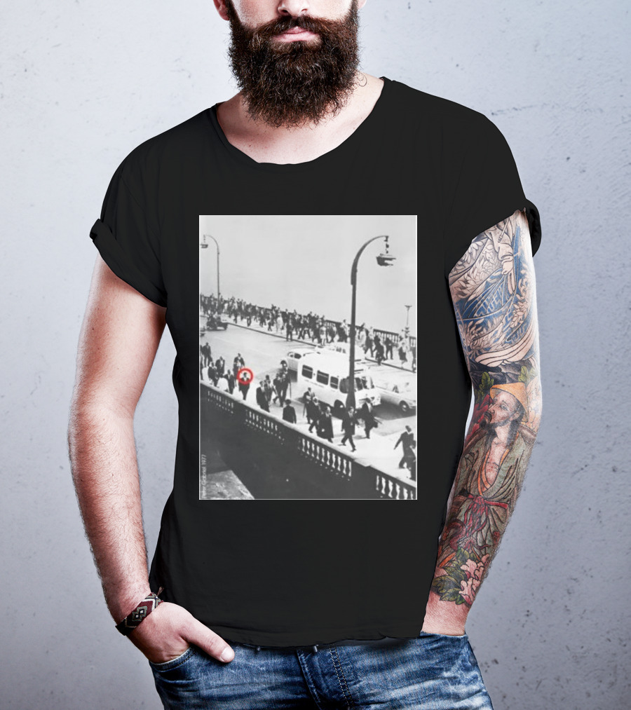 Peter Gabriel In 1977 Urban Crowd With Red Circle Highlight T-Shirt