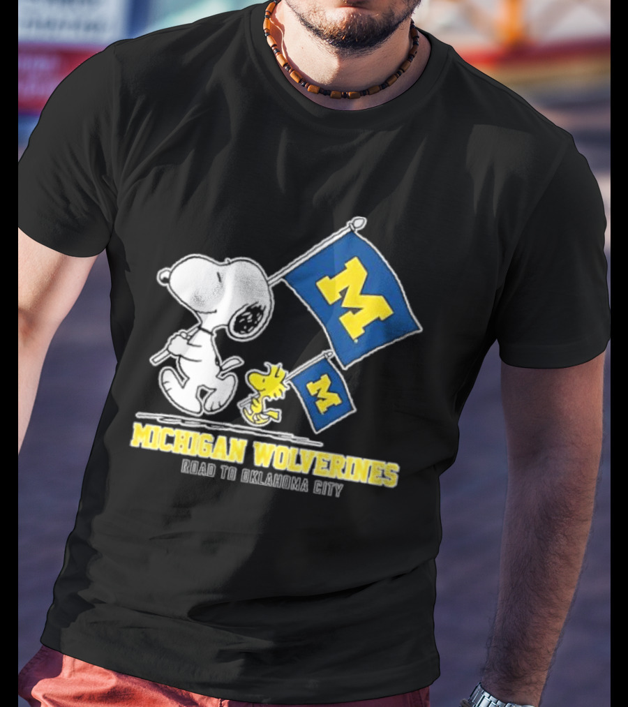 Snoopy And Woodstock Michigan Wolverines Flags Road To Oklahoma City T-Shirt
