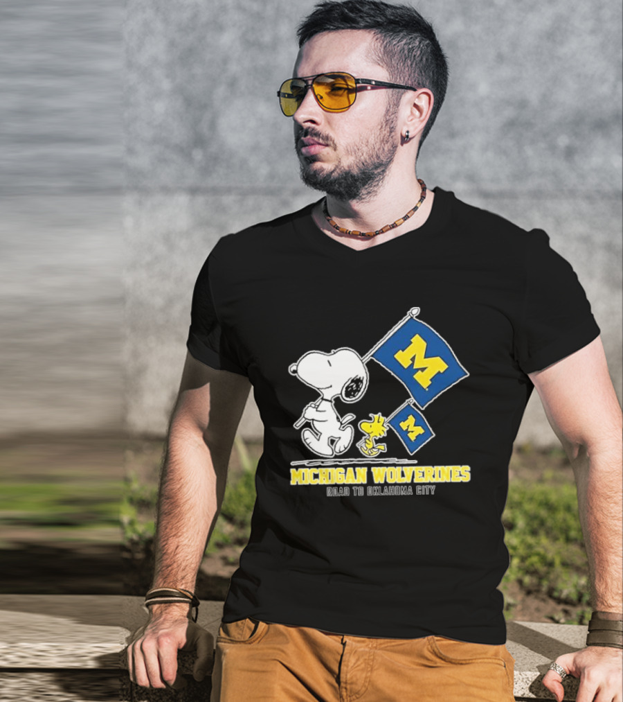 Snoopy And Woodstock Michigan Wolverines Flags Road To Oklahoma City T-Shirt