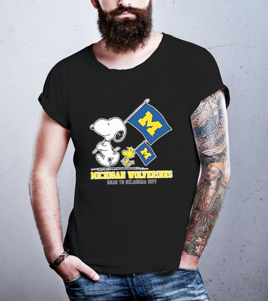 Snoopy And Woodstock Michigan Wolverines Flags Road To Oklahoma City T-Shirt