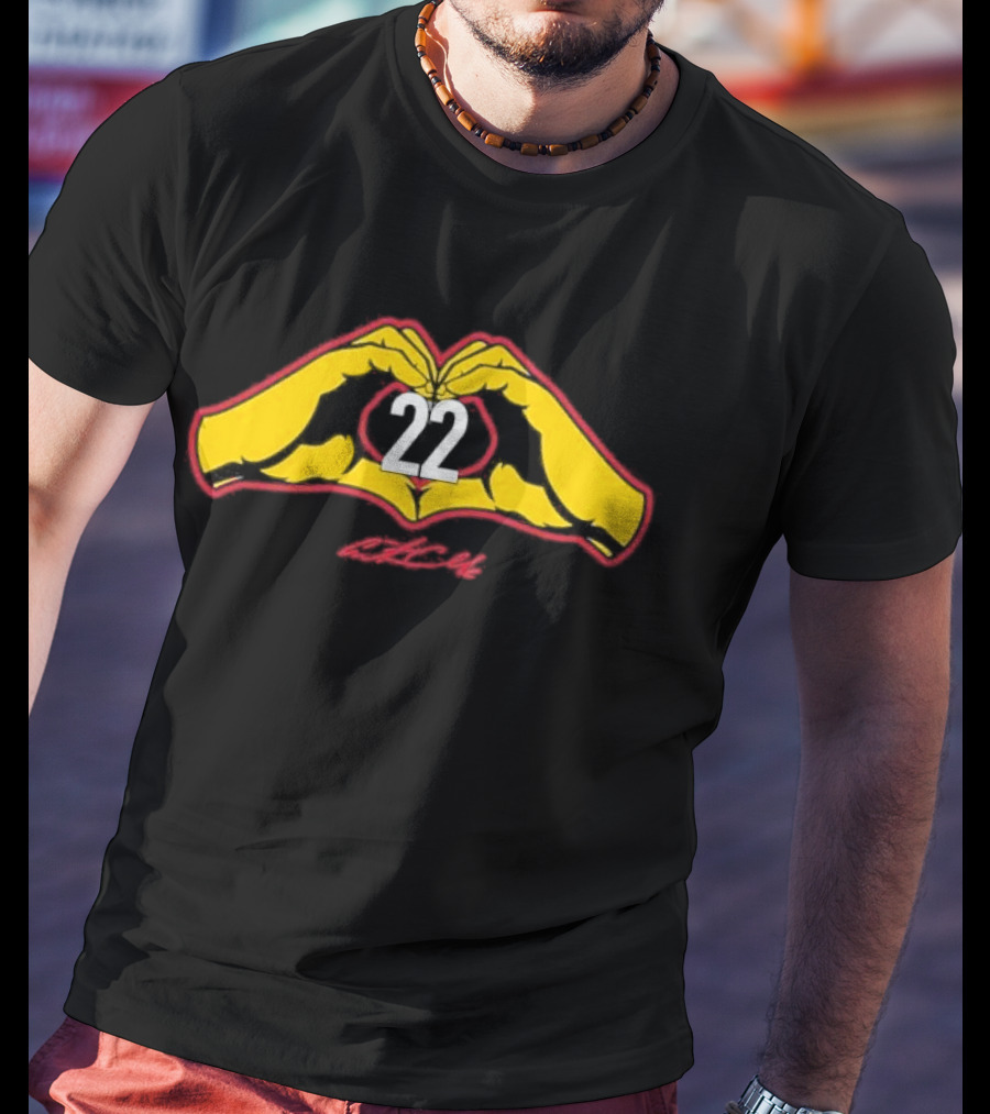 Caitlin Clark Heart Hands 22 Sign T-Shirt