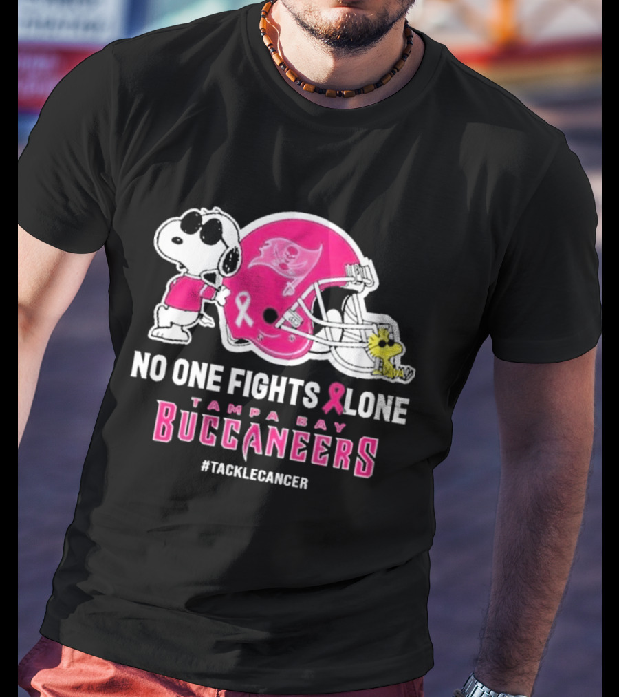 Snoopy And Woodstock No One Fights Alone Tampa Bay Buccaneers #Tacklecancer Pink Helmet T-Shirt