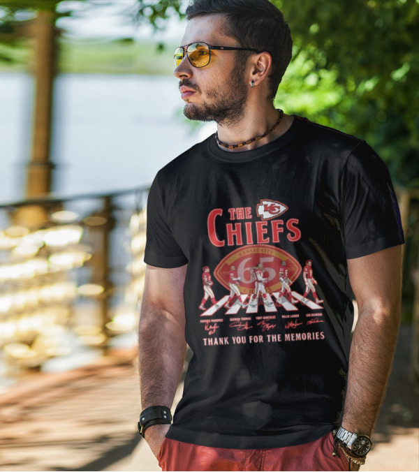 The Kansas City Chiefs 65 Years Thank You For The Memories Patrick Mahomes Derrick Thomas Tony Gonzalez Willie Lanier Len Dawson Abbey Road Signatures T-Shirt