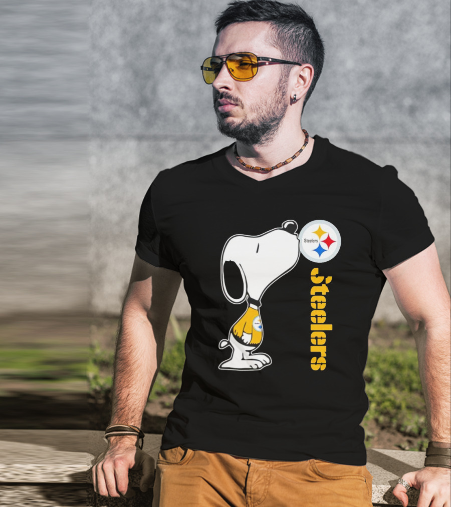 Snoopy Steelers Football Logo Kiss T-Shirt