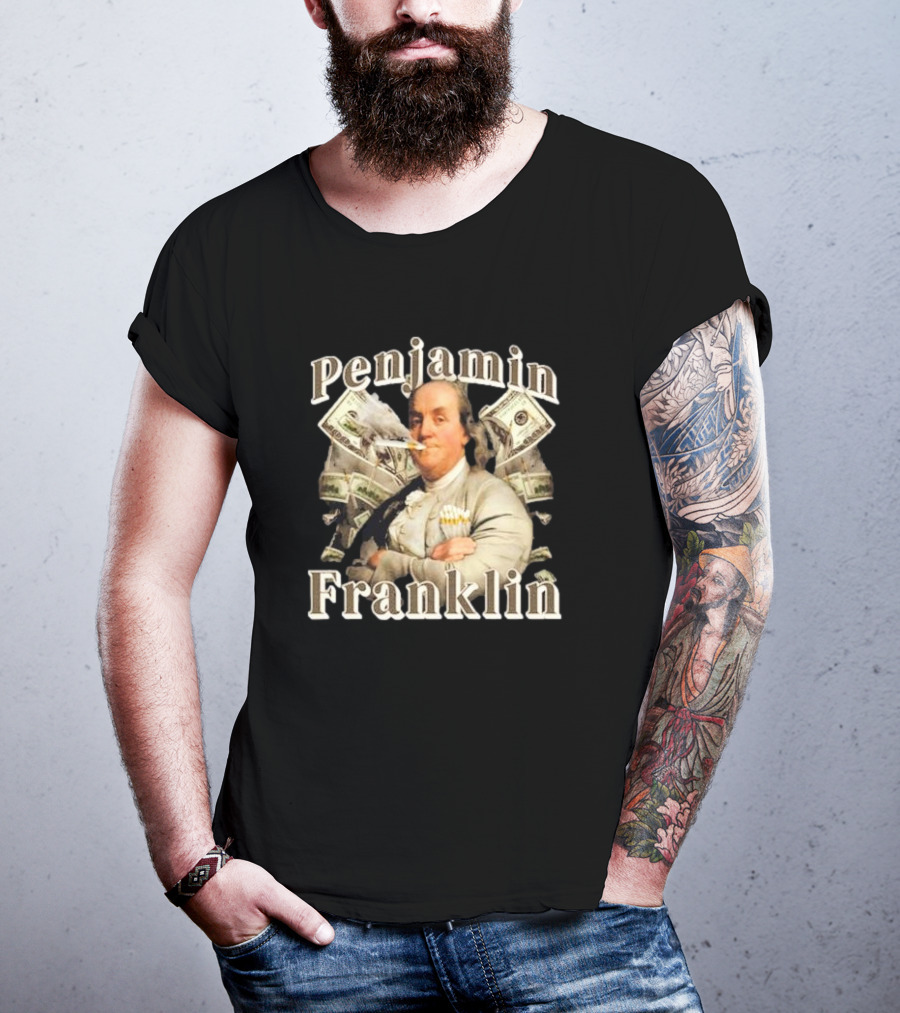 Penjamin Franklin Smoking Dollars Bills In Background T-Shirt