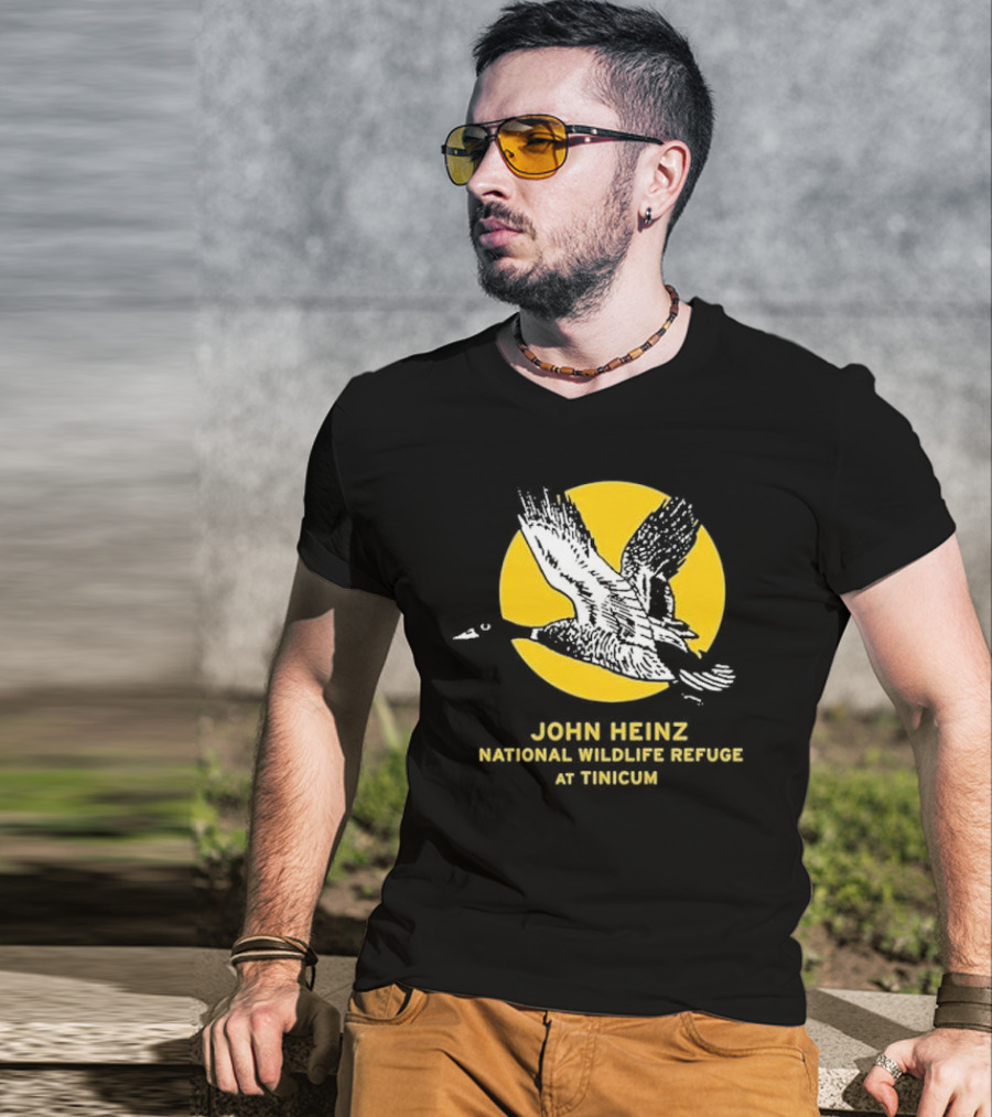 JOHN HEINZ NATIONAL WILDLIFE REFUGE AT TINICUM FLYING GOOSE SILHOUETTE WITH YELLOW SUN BACKGROUND T-Shirt