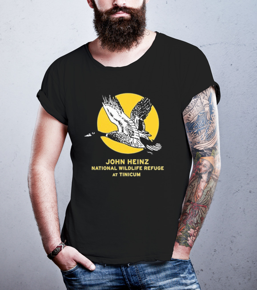 JOHN HEINZ NATIONAL WILDLIFE REFUGE AT TINICUM FLYING GOOSE SILHOUETTE WITH YELLOW SUN BACKGROUND T-Shirt