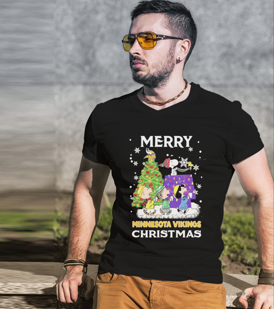 Merry Christmas Minnesota Vikings Snoopy Peanuts Holiday T-Shirt