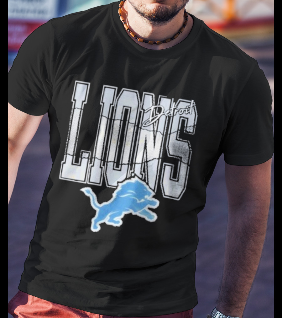 Detroit Lions Vintage Style Blue Lion Emblem On T-Shirt
