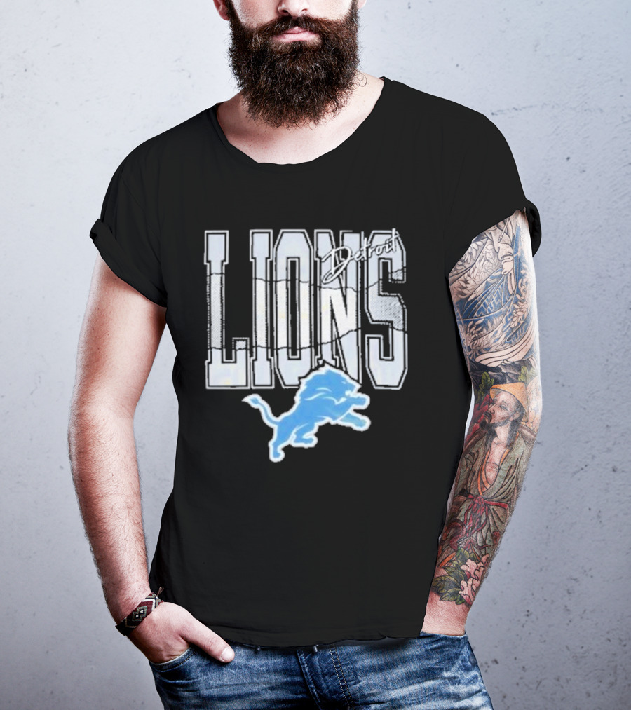 Detroit Lions Vintage Style Blue Lion Emblem On T-Shirt