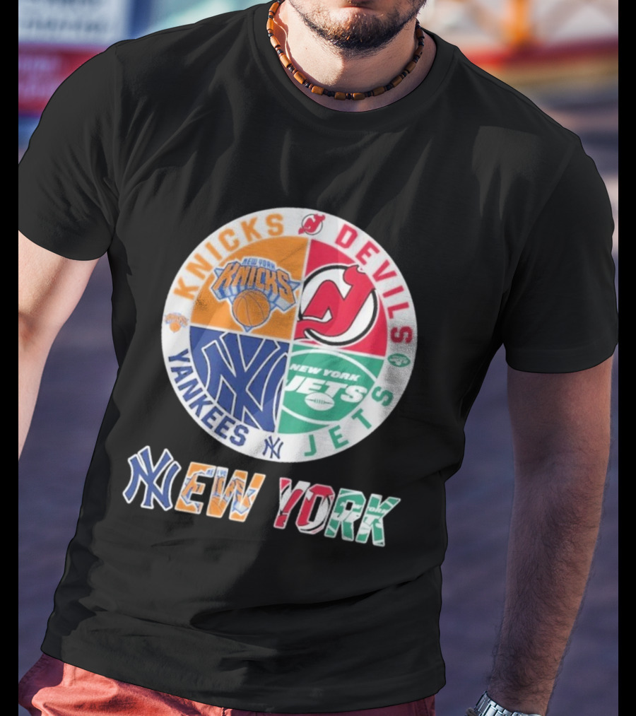 New York Knicks Yankees Jets Devils Circle New York T-Shirt