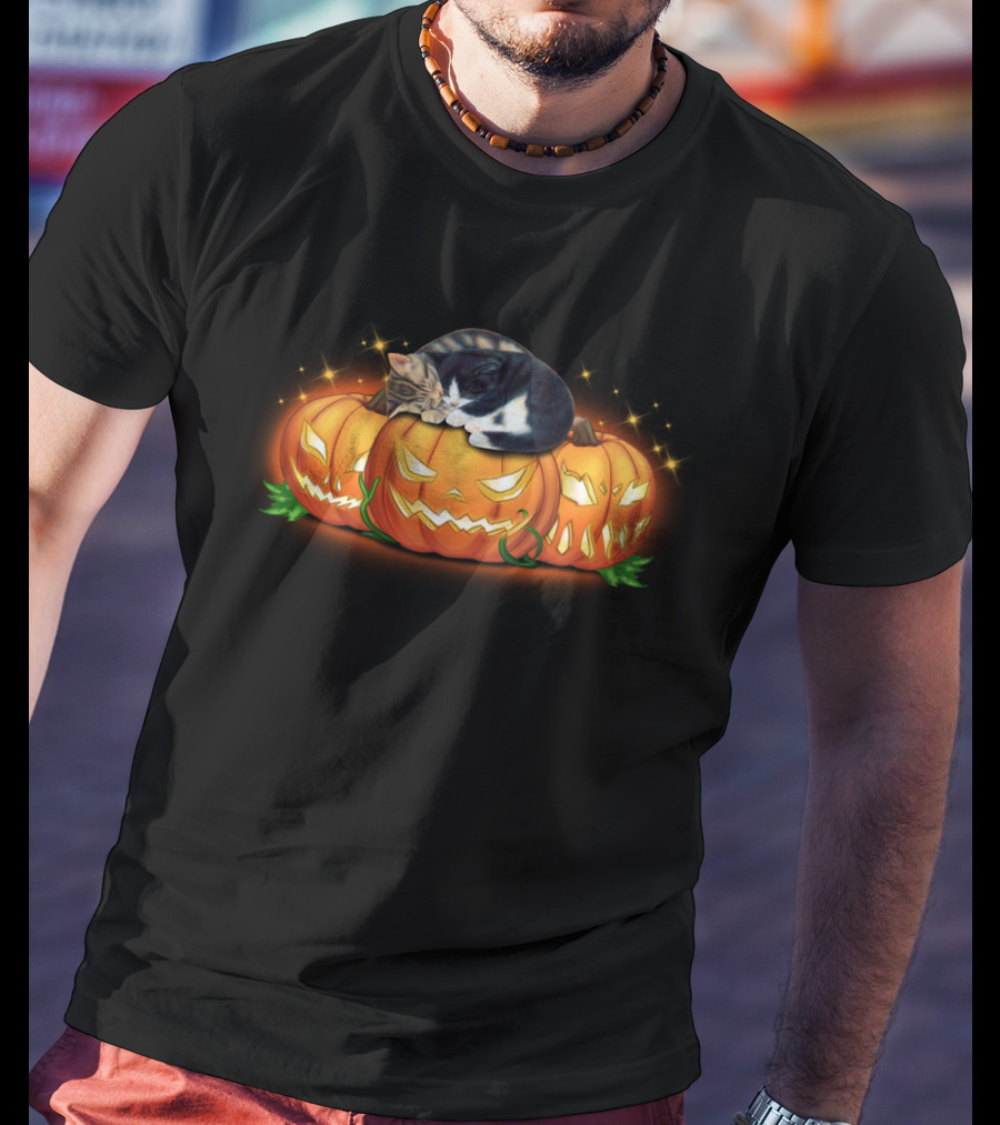 Sleeping Cat On Glowing Halloween Pumpkins With Jack-o'-Lantern Faces T-Shirt