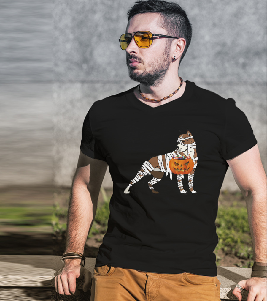 Halloween Mummy Wrapped Pitbull With Jack-O'-Lantern Pumpkin Basket T-Shirt