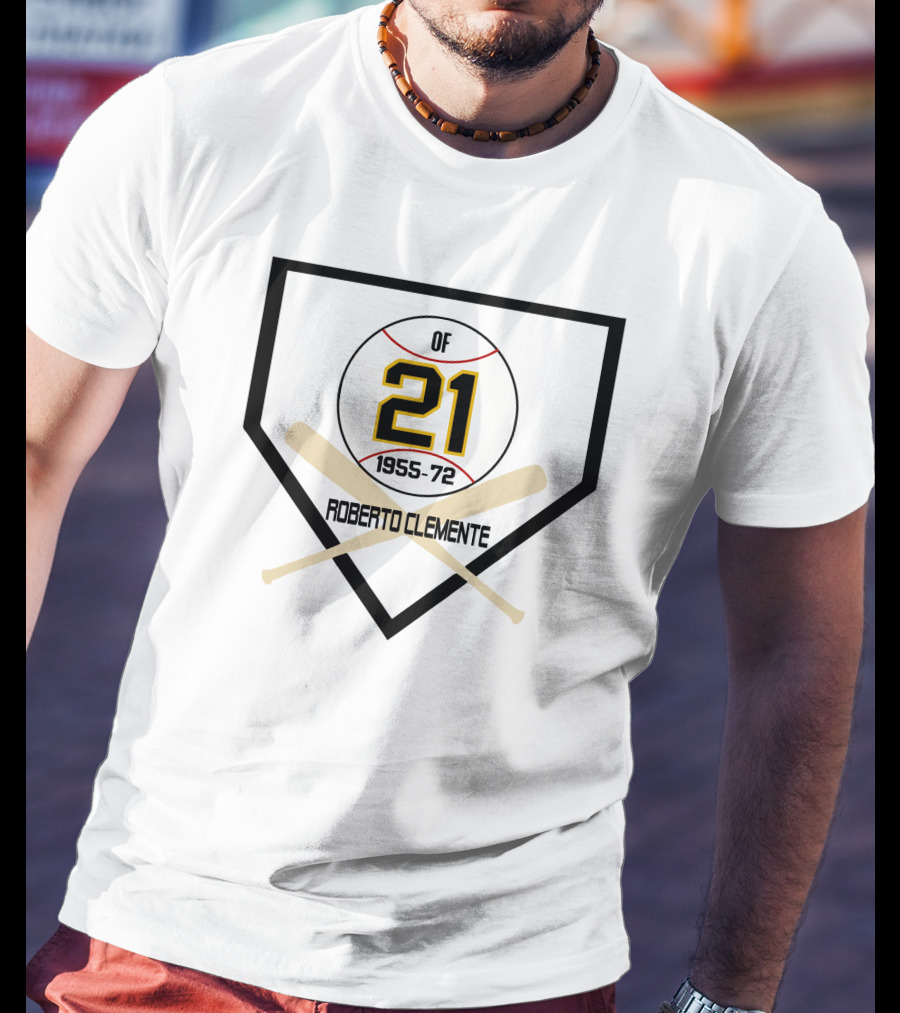Roberto Clemente Number 21 OF 1955-72 Home Plate With Crossed Bats T-Shirt