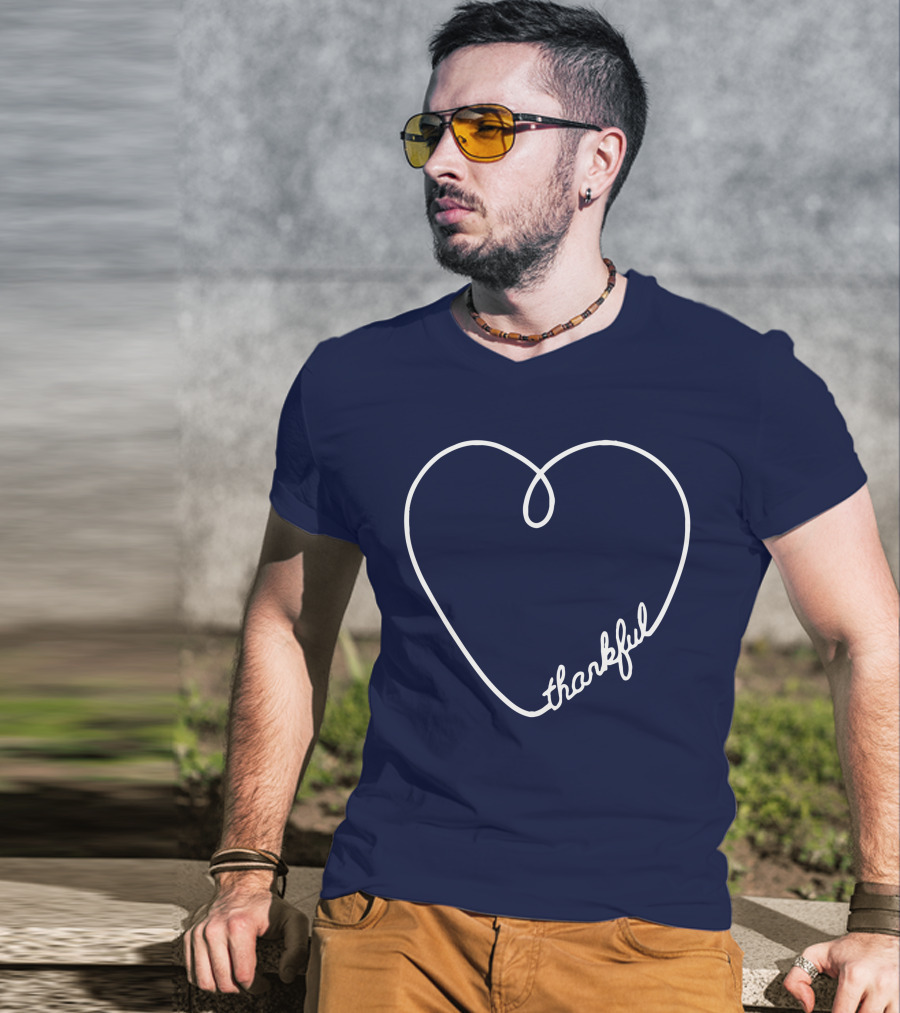 Thankful Script Heart Outline T-Shirt
