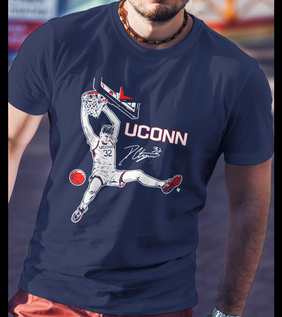 UConn Basketball Donovan Clingan Slam Dunk Signature 32 T-Shirt