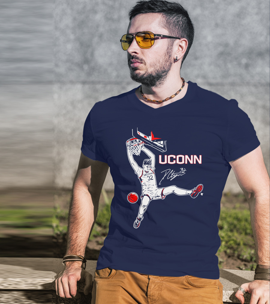 UConn Basketball Donovan Clingan Slam Dunk Signature 32 T-Shirt
