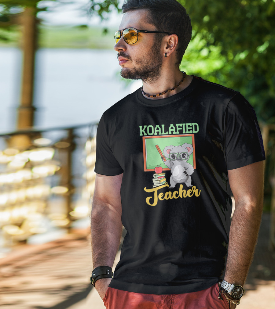 Koalafied Teacher Back To School Funny Koala Teacher Pun With Books And Blackboard T-Shirt