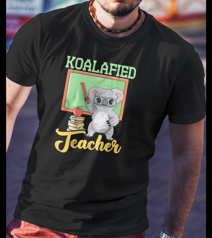 Koalafied Teacher Back To School Funny Koala Teacher Pun With Books And Blackboard T-Shirt