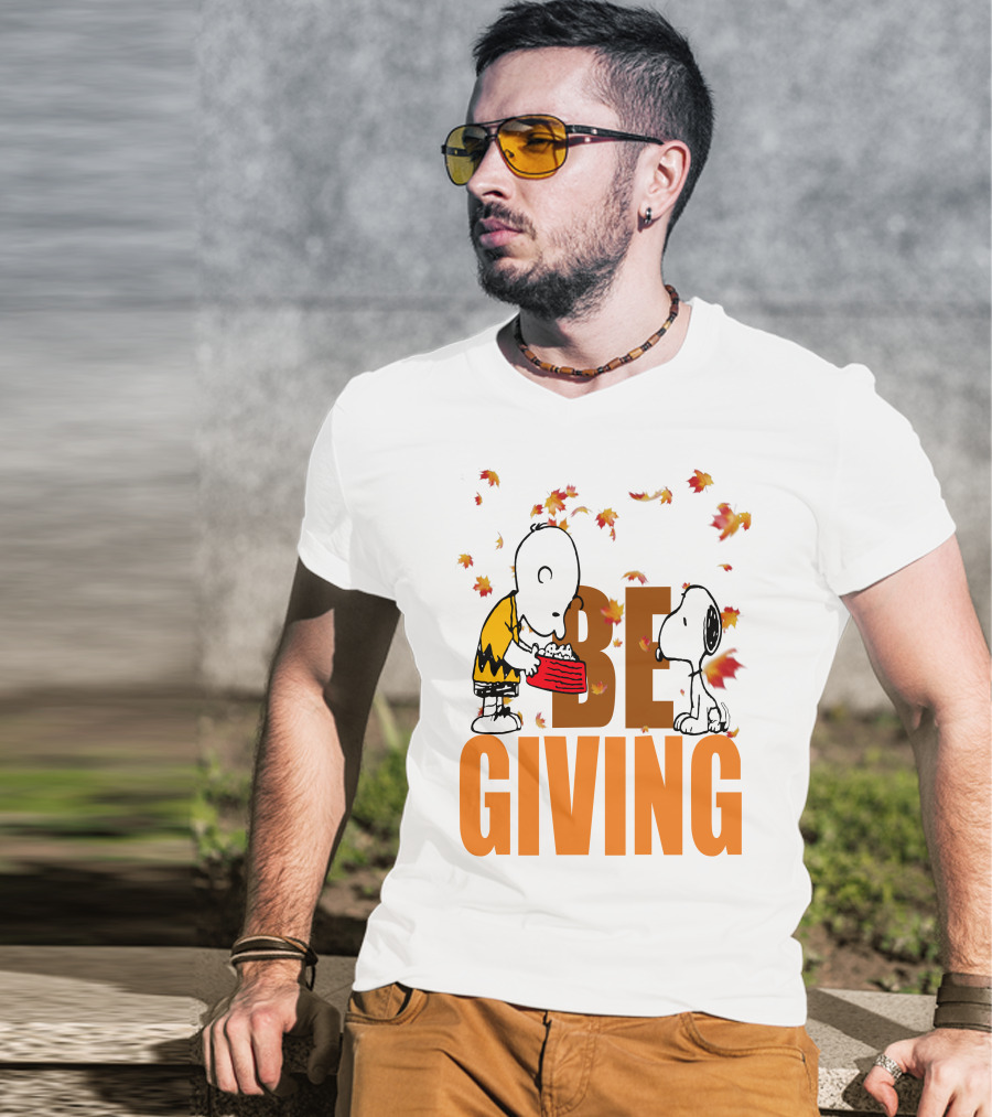 Charlie Brown And Snoopy Be Giving Thanksgiving Day Leaves T-Shirt