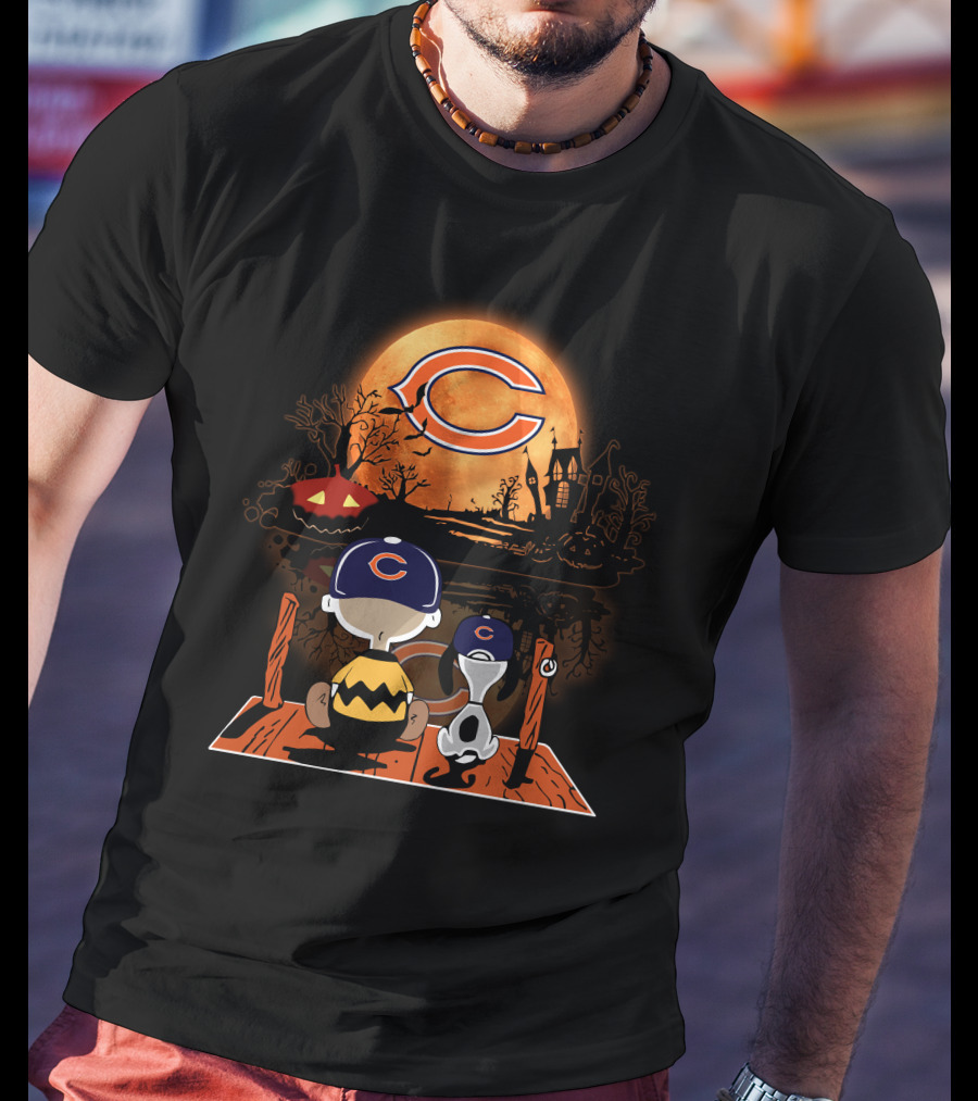 Charlie Brown Snoopy Chicago Bears Halloween Moon Scene T-Shirt