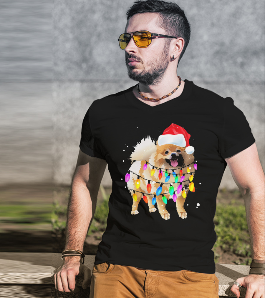 Pomeranian With Santa Hat And Colorful Christmas Lights T-Shirt
