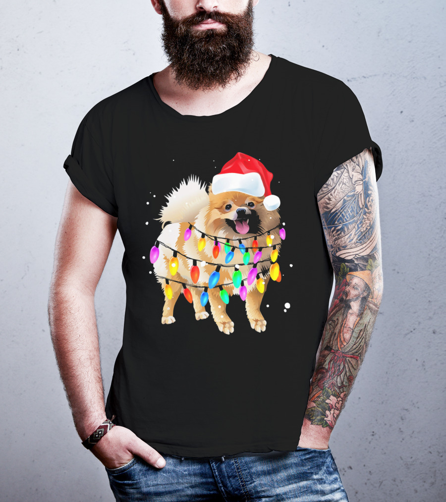 Pomeranian With Santa Hat And Colorful Christmas Lights T-Shirt