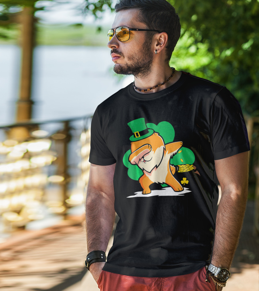 St Patrick's Day Dabbing Pomeranian With Leprechaun Hat And Shamrock T-Shirt