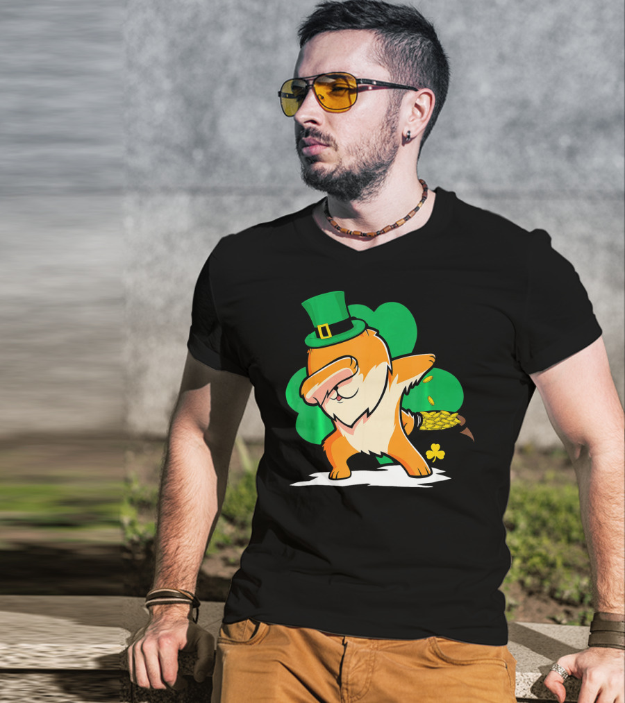 St Patrick's Day Dabbing Pomeranian With Leprechaun Hat And Shamrock T-Shirt