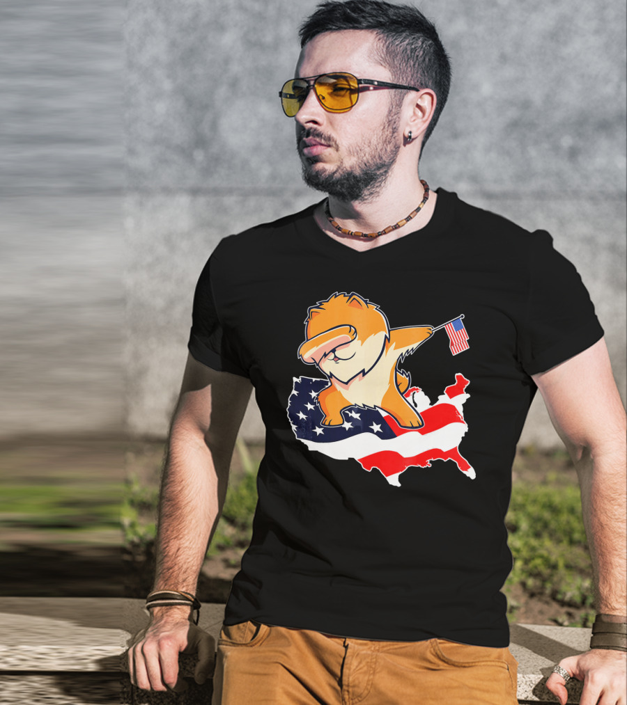 Funny Dabbing Pomeranian Holding American Flag On USA Map T-Shirt