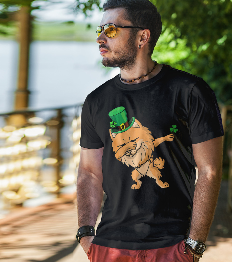 St Patricks Dabbing Pomeranian Leprechaun With Shamrock T-Shirt