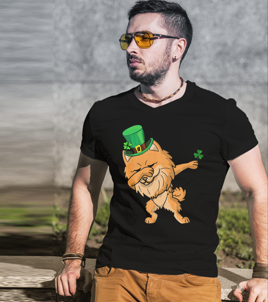 St Patricks Dabbing Pomeranian Leprechaun With Shamrock T-Shirt
