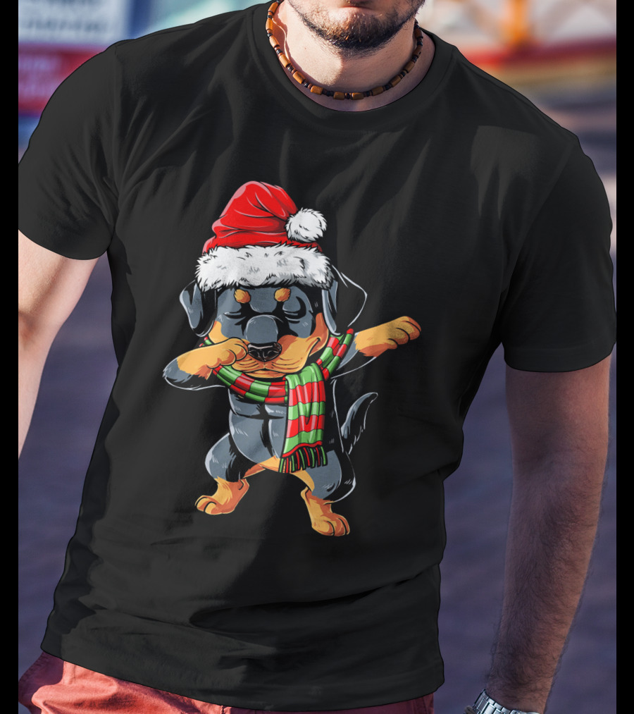 Dabbing Rottweiler Santa With Christmas Hat And Scarf T-Shirt