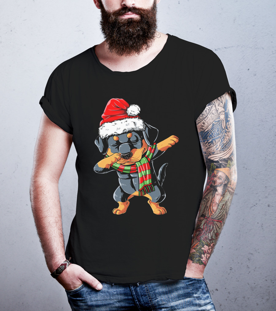 Dabbing Rottweiler Santa With Christmas Hat And Scarf T-Shirt