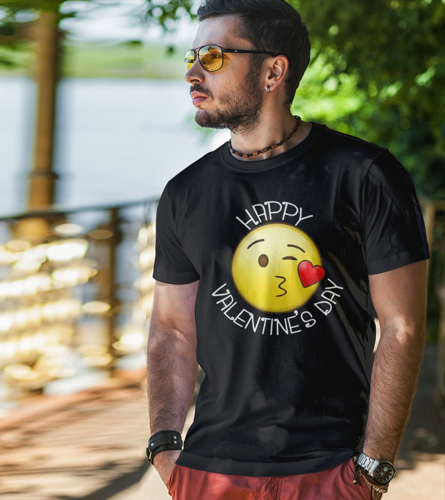 Happy Valentine's Day Cute Blow Kiss Heart Emoji Wink T-Shirt