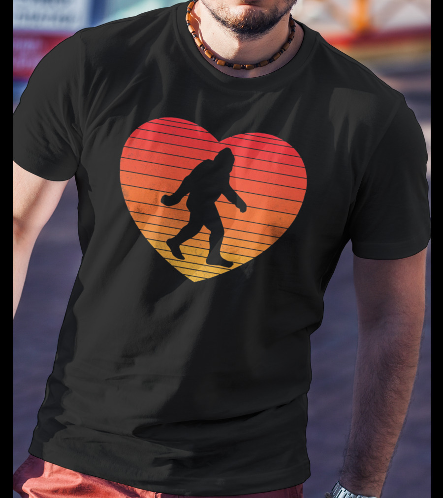 I Heart Bigfoot Sasquatch Funny Valentin Sunset T-Shirt