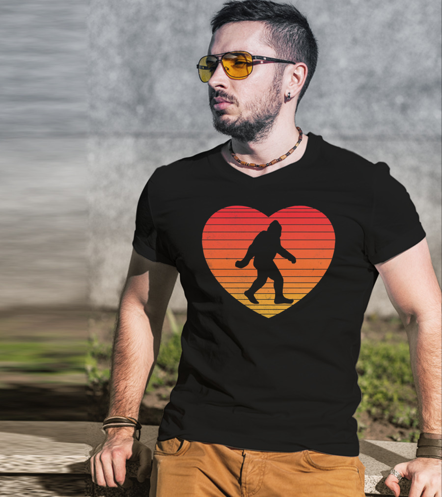 I Heart Bigfoot Sasquatch Funny Valentin Sunset T-Shirt