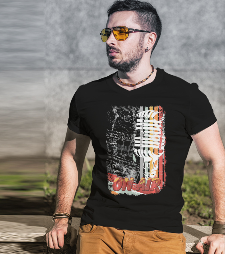 Retro Vintage Microphone On Air Broadcast Stripes T-Shirt