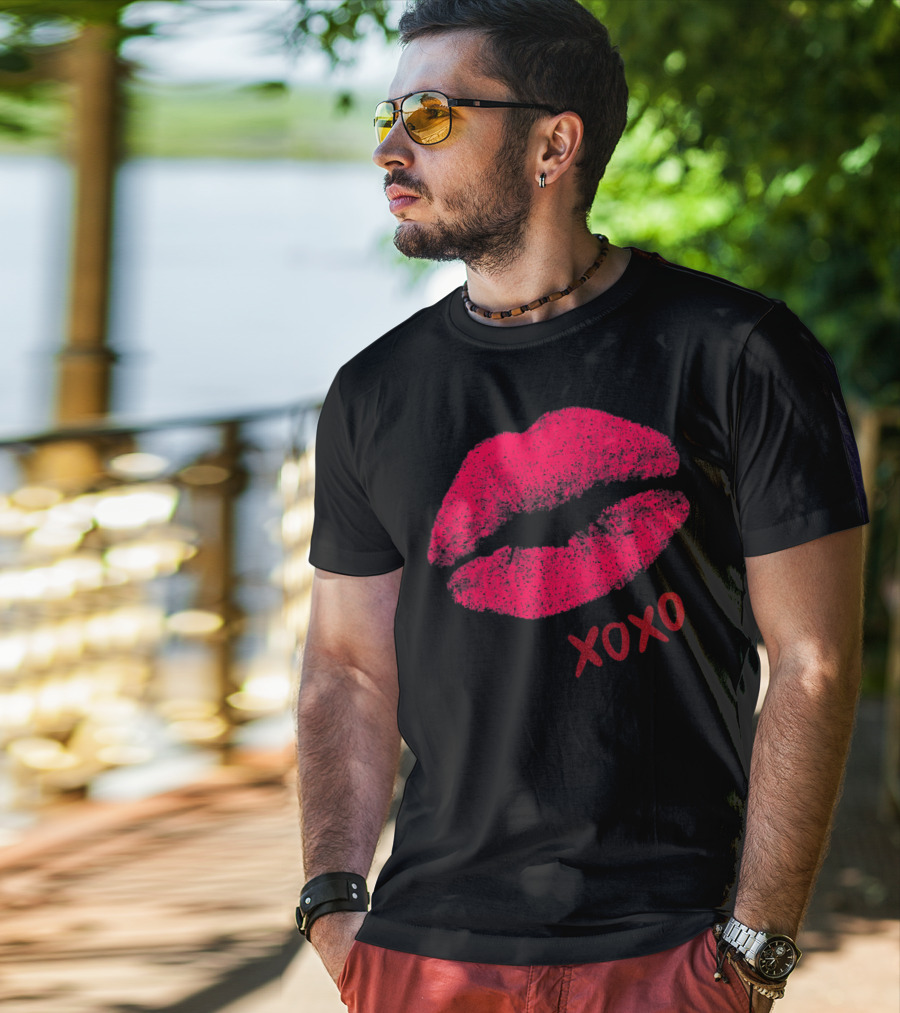 Red Lips XOXO Valentine Day Kiss T-Shirt