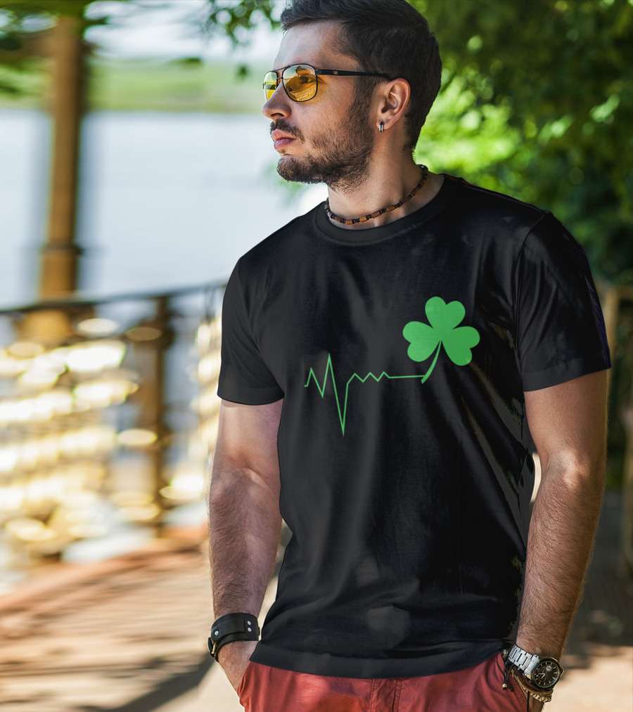 St. Patrick's Day Irish Nurse Ireland Shamrock Heartbeat T-Shirt