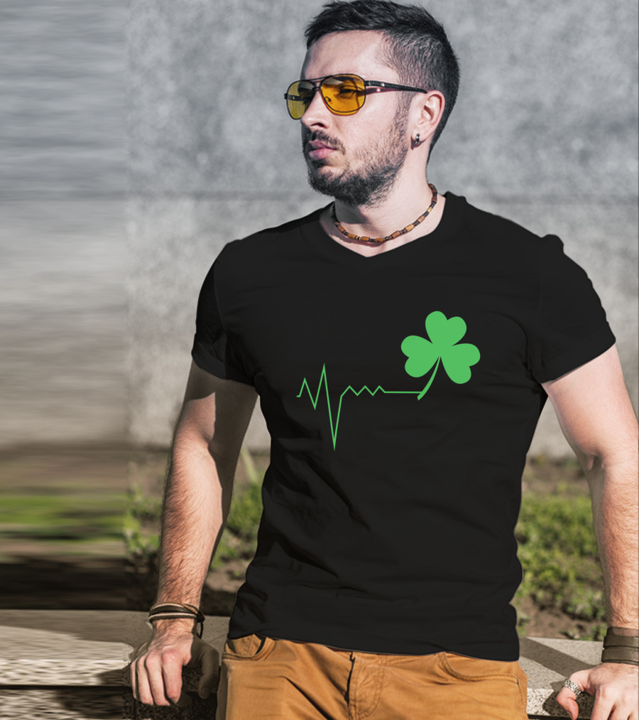 St. Patrick's Day Irish Nurse Ireland Shamrock Heartbeat T-Shirt
