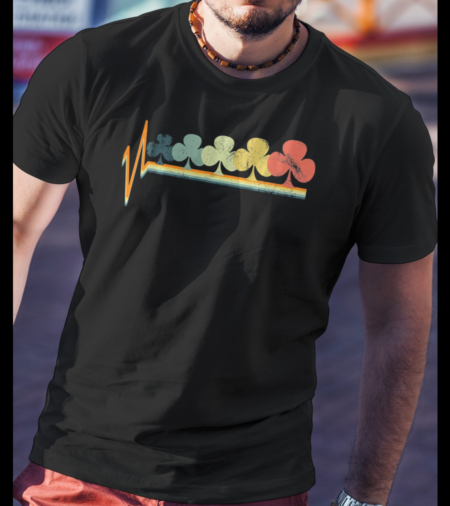 Poker Clover Clubs Hold Retro Heartbeat Vibes T-Shirt